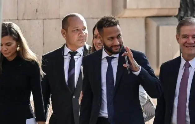 Neymar afirma em julgamento que assinava os documentos que seu pai pedia