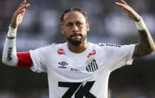 Neymar critica árbitro e diz que Santos só marca se a bola chegar nele