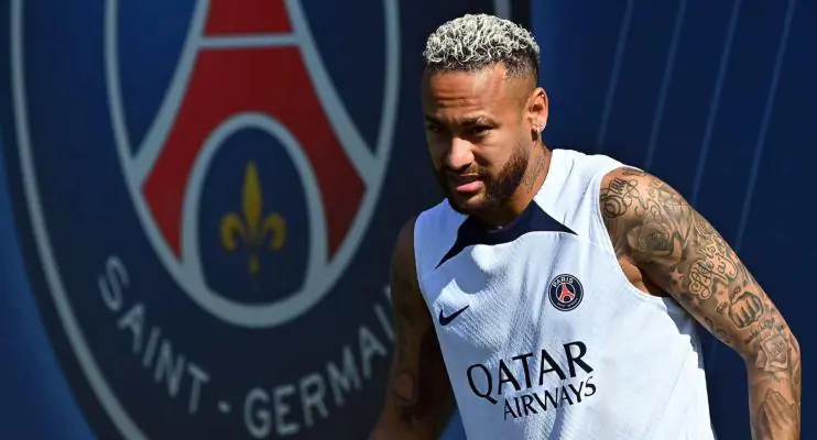 Neymar curte tweet crítico à decisão de Mbappé ser cobrador de pênaltis no PSG