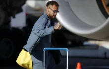 Neymar fará exame para voltar a campo semana que vem, diz Ancelotti