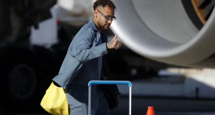 Neymar fará exame para voltar a campo semana que vem, diz Ancelotti