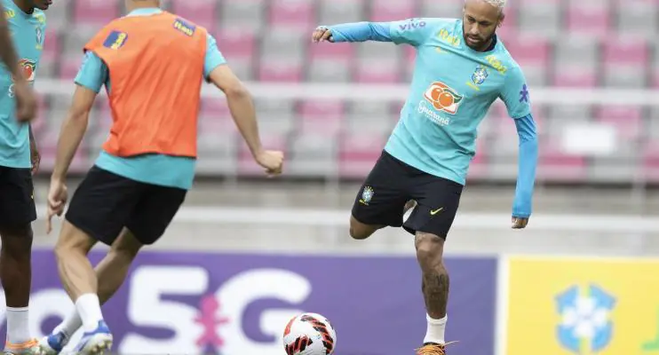 Neymar se machuca durante treino e pode desfalcar seleção nesta quinta