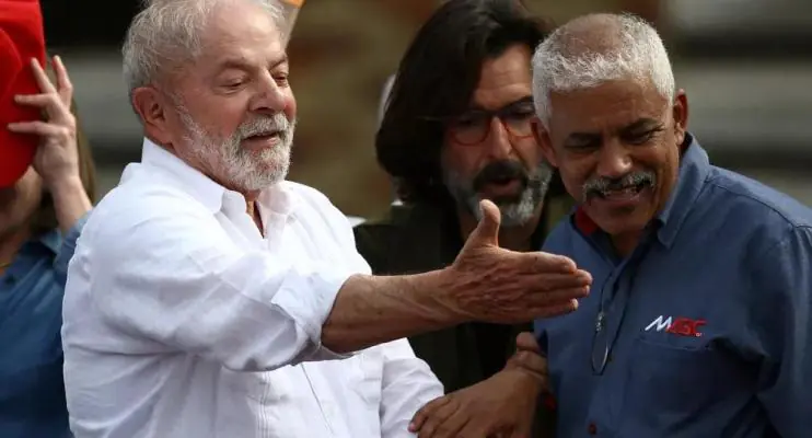 No 1º ato da campanha, Lula fala sobre fome, faz aceno a evangélicos e diz que Bolsonaro é possuído pelo demônio   
