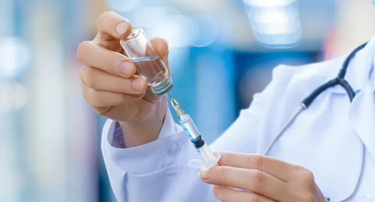 Nova vacina da dengue chega a clínicas privadas na semana que vem; saiba quanto custará