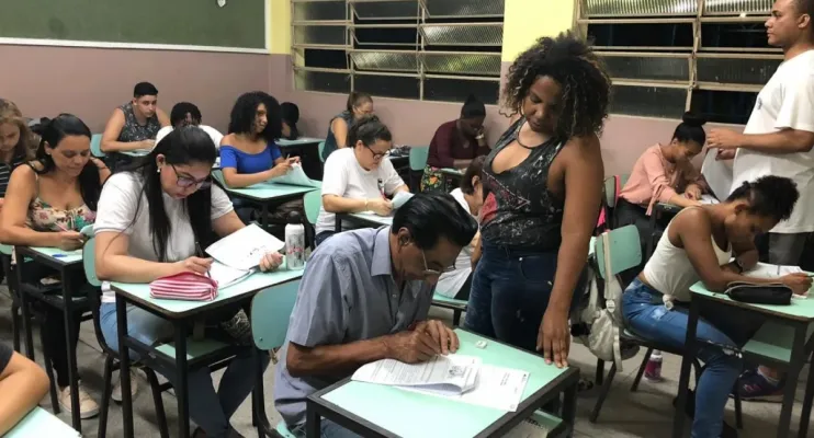Nova Viçosa incentiva retorno aos estudos com vagas na Educação de Jovens, Adultos e Idosos