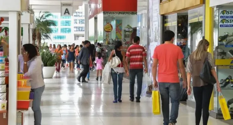 Novas regras que proíbem trabalho aos domingos e feriados