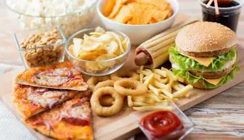 O que acontece no corpo quando comemos fast-food