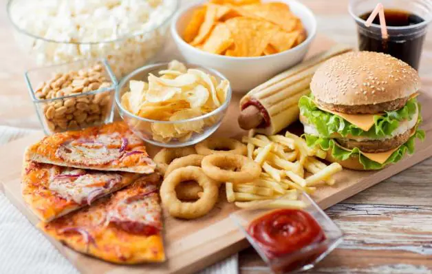 O que acontece no corpo quando comemos fast-food