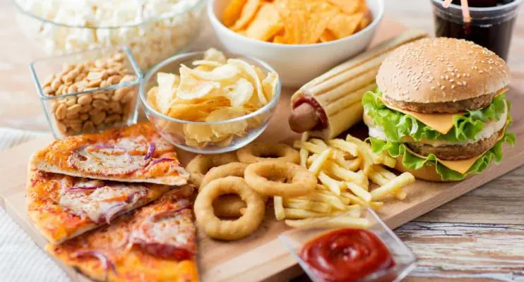 O que acontece no corpo quando comemos fast-food