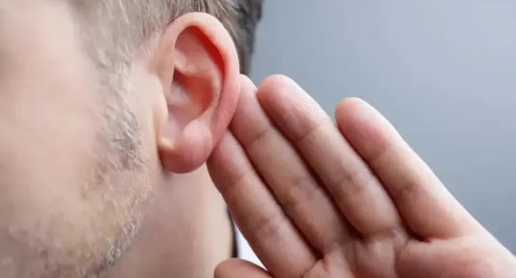 O que deve fazer para cuidar da sua audição à medida que envelhece