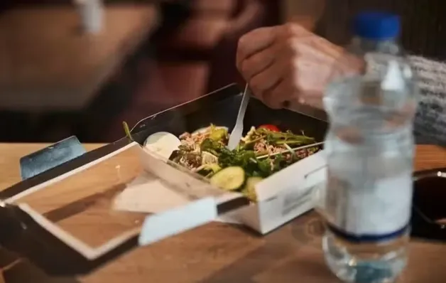 O que pode mudar para o consumidor com as novas regras para operadoras de vale-refeição e alimentação?