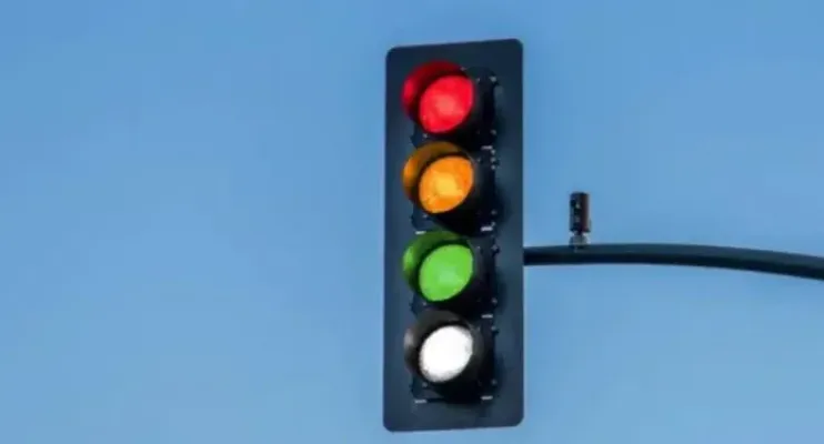 O QUE SIGNIFICA e por que a 4ª LUZ com NOVA COR vai ser adicionada aos semáforo