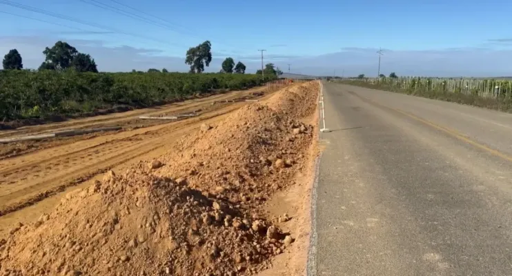  Obras da ES-130 avançam entre Pinheiros e Vinhático