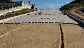 Obras da Rodoviária Municipal de Linhares seguem com construção dos quiosques e pavimentação do novo acesso