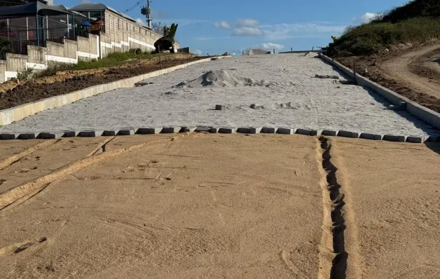 Obras da Rodoviária Municipal de Linhares seguem com construção dos quiosques e pavimentação do novo acesso