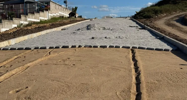 Obras da Rodoviária Municipal de Linhares seguem com construção dos quiosques e pavimentação do novo acesso
