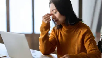Olhos cansados no computador? Estas 5 dicas vão ajudá-lo