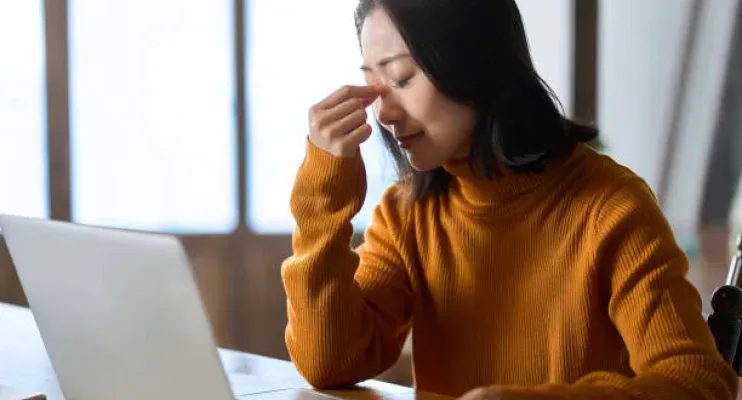 Olhos cansados no computador? Estas 5 dicas vão ajudá-lo