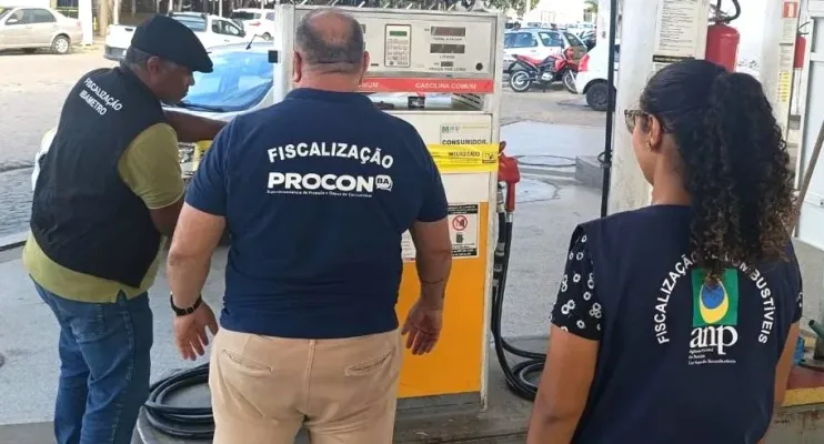Operação Combustível Legal identifica três postos com bombas fraudadas para vender combustível a menos para o consumidor