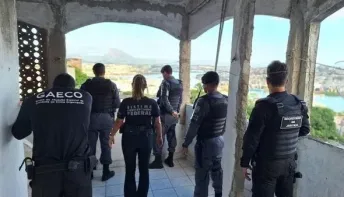Operação contra 'pombo-correio' de presos do PCC cumpre mandados no ES