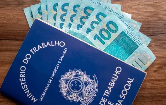 Orçamento 2024: salário mínimo será de R$ 1.421 no próximo ano