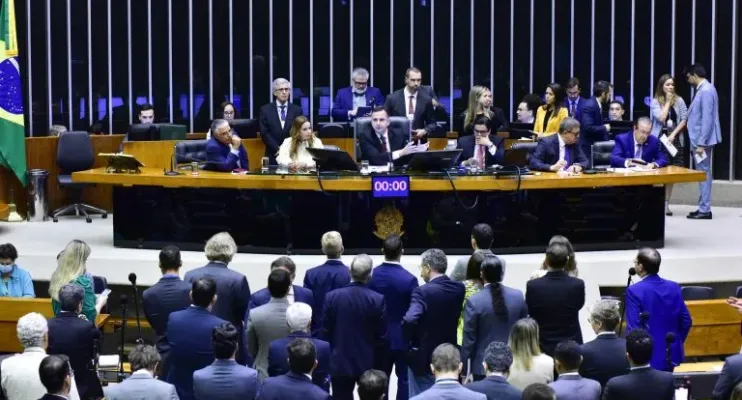 Orçamento de 2024 é sancionado com veto a R$ 5,6 bilhões em emendas parlamentares  Fonte: Agência Câmara de Notícias