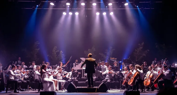 Orquestra Filarmônica Moderna Brasileira apresenta sucessos de Michael Jackson no espetáculo “Ídolos Orquestrados”