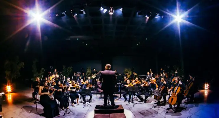 Orquestra Filarmônica Moderna Brasileira oferece ao público uma experiência musical multimídia