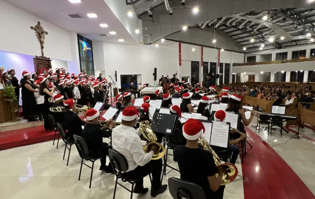 Orquestra Juvenil de Teixeira de Freitas apresenta Concerto de Natal na Paróquia Santa Luzia