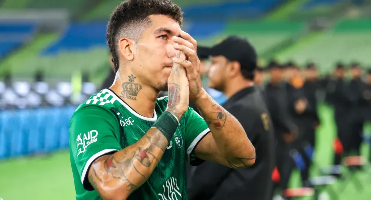 Pai do atacante Roberto Firmino morre aos 62 anos, vítima de enfarte