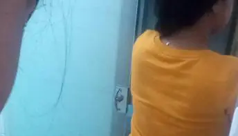 Pai que disse que só compraria uniforme escolar para filha se pudesse estuprá-la é solto 