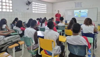 Palestra conscientiza estudantes de Camaçari sobre economia circular e a importância da reciclagem