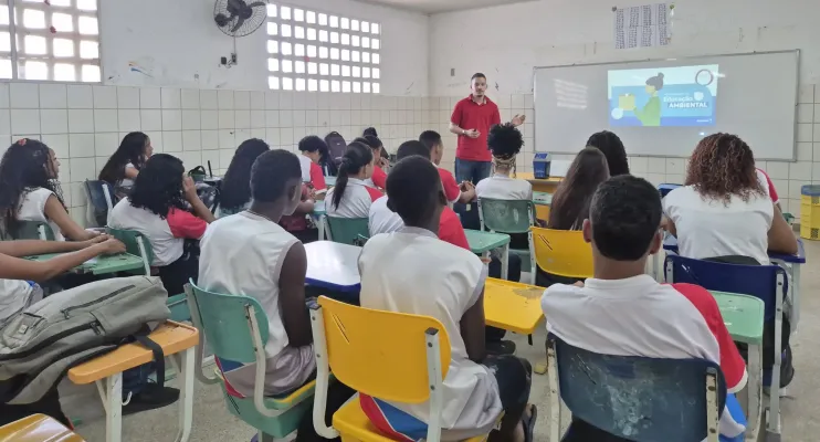 Palestra conscientiza estudantes de Camaçari sobre economia circular e a importância da reciclagem