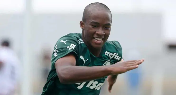 Palmeiras confirma contrato profissional com Endrick