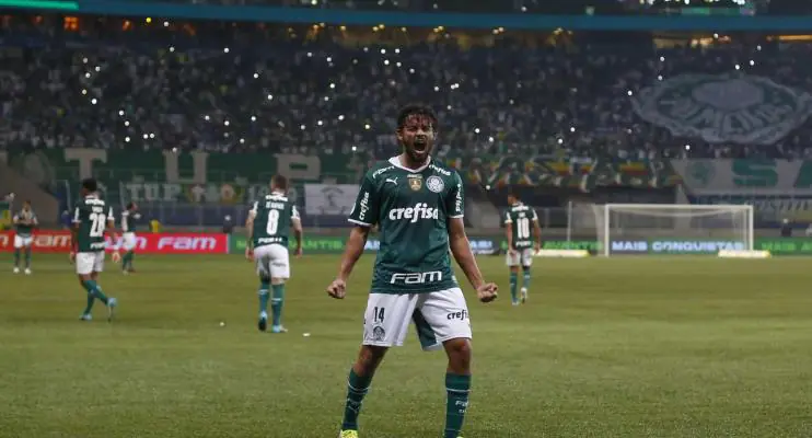Palmeiras faz 4 gols em 7 minutos, e dispara no Brasileirão