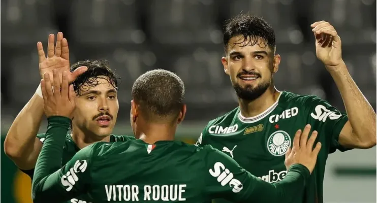 Palmeiras goleia o Vitória e dispara na liderança do Brasileirão