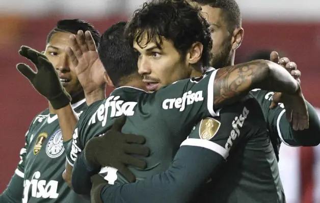 Palmeiras massacra Petrolero e garante vaga antecipada