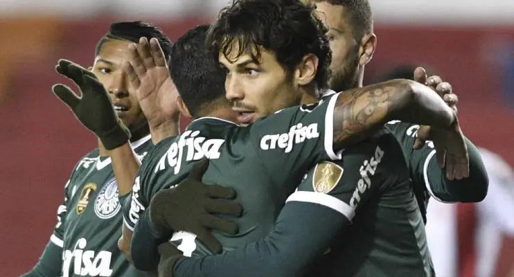 Palmeiras massacra Petrolero e garante vaga antecipada