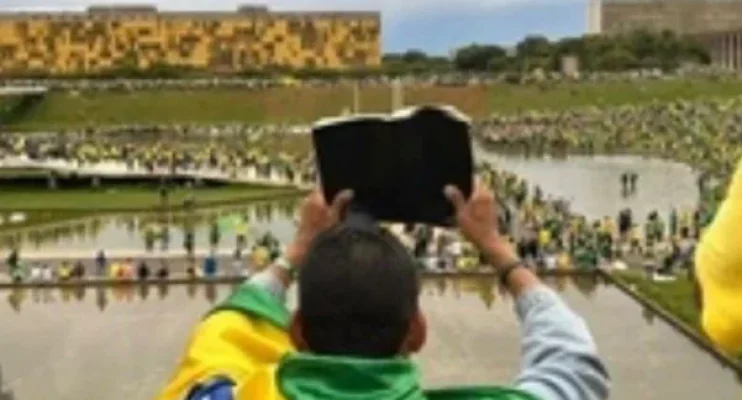 “Para nossa vergonha, a Bíblia aparece no meio”, lamenta pastor do ES