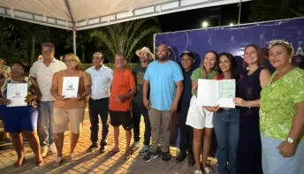 Prefeitura de Aracruz regulariza imóveis e entrega títulos a 52 famílias