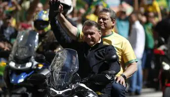 Passeios de motociatas de Bolsonaro tinham custo de R$ 100 mil, em média, e comitiva de 300 militares