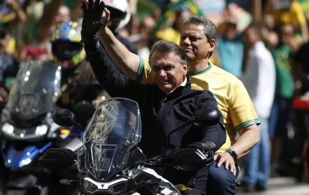 Passeios de motociatas de Bolsonaro tinham custo de R$ 100 mil, em média, e comitiva de 300 militares