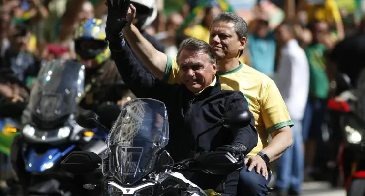 Passeios de motociatas de Bolsonaro tinham custo de R$ 100 mil, em média, e comitiva de 300 militares