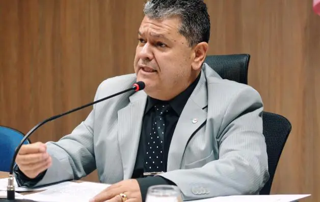 Paulo Fundão tranquiliza servidores ao garantir diálogo para resolver decênio