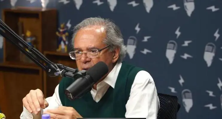 Paulo Guedes sugere privatizar praia no Brasil por US$ 1 bilhão