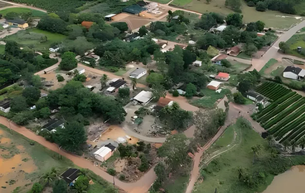 Pavimentação avança em área rural de Pinheiros