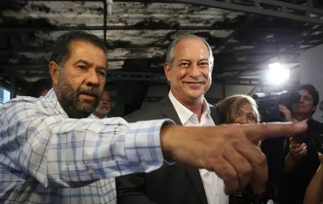 PDT anuncia apoio a Lula no segundo turno das eleições, e Ciro Gomes seguirá decisão