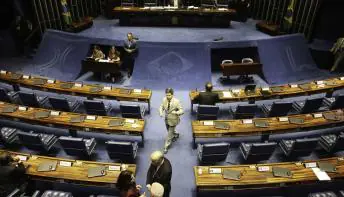 PEC deve propor salário mínimo de cerca de R$ 1.320 para 2023