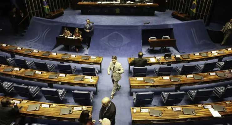 PEC deve propor salário mínimo de cerca de R$ 1.320 para 2023