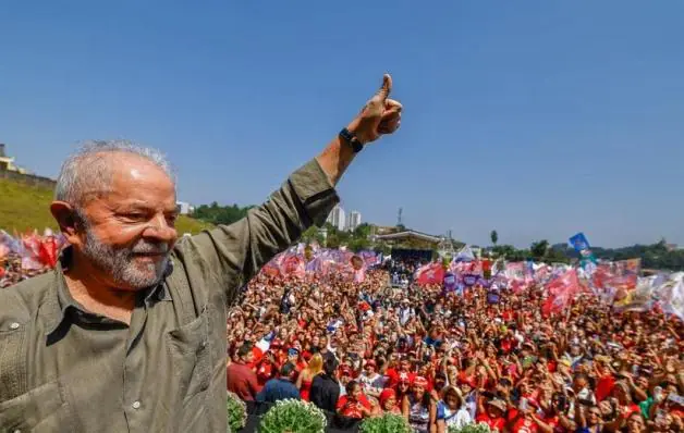 Pesquisa Datafolha: Lula atrai mais votos que Bolsonaro entre indecisos de baixa renda